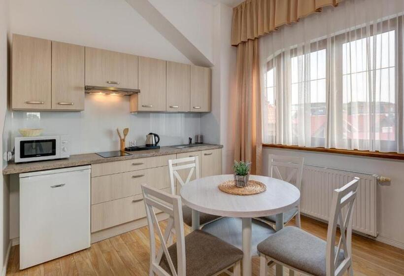 家庭套房, Willa Drako