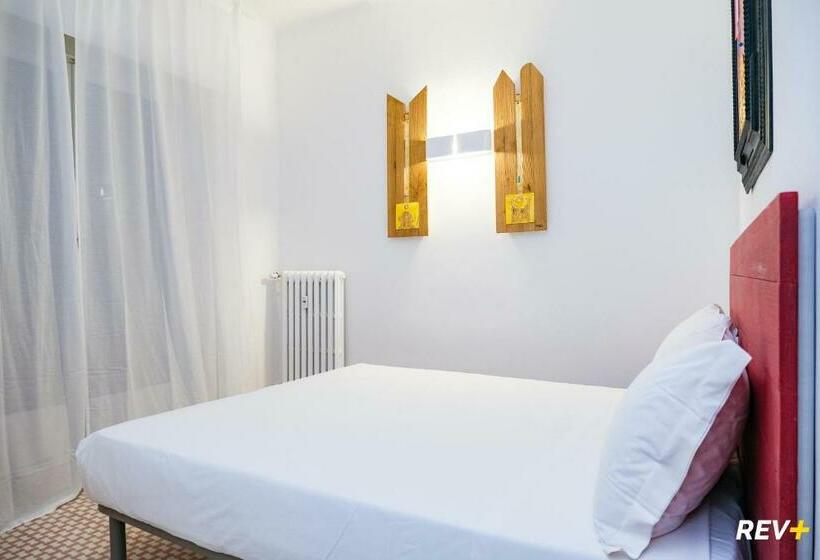 اتاق استاندارد سه نفره, Lia Art