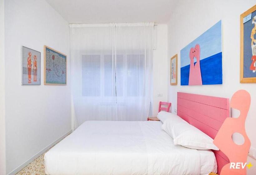 اتاق استاندارد سه نفره, Lia Art