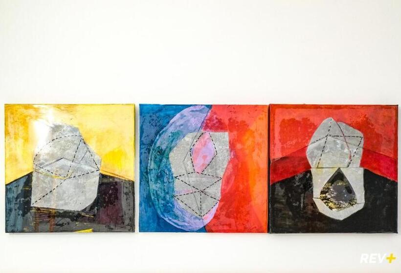 اتاق اکونومی, Lia Art