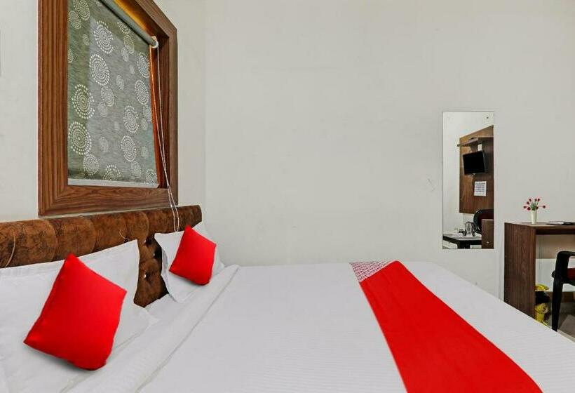 חדר קלאסי לשלושה, O R V Palce