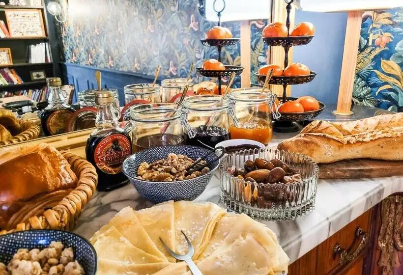キングサイズベッドのデラックスルーム, Domaine Le Clos De La Source  Jacuzzi Et Petit Déjeuner Buffet