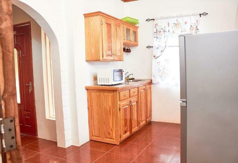 سوییت خانوادگی, Titchfield Guest House