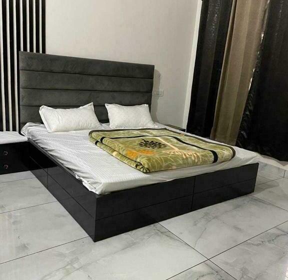 트리플 클래식 룸, Oyo 80726c Thakur Residency