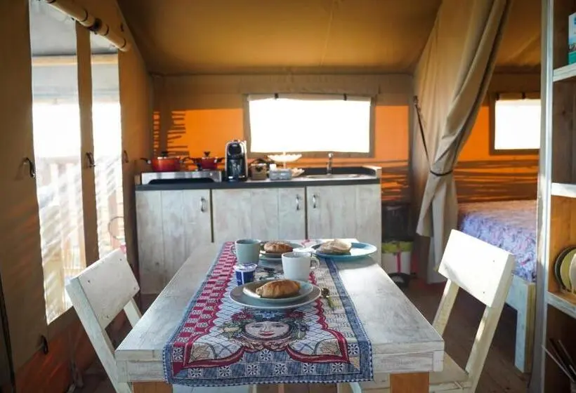 Standard Tent, Tendu Punta Bianca Glamping Camp