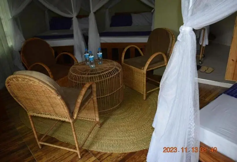 اتاق راحتی سه تخته, Mwi Village House