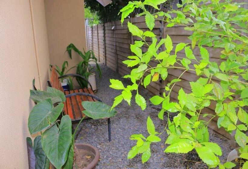 اتاق استاندارد, Crown Bed & Breakfast