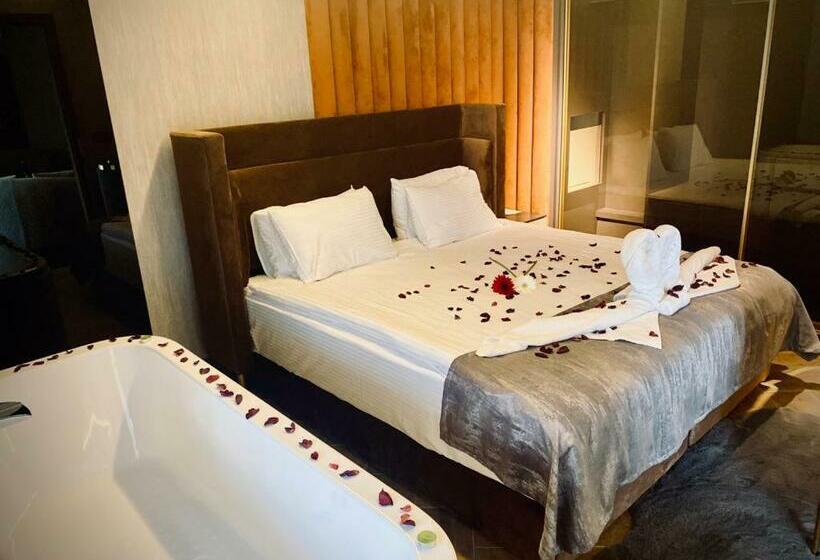 سوییت خانوادگی, Mad Inn Hotel & Spa