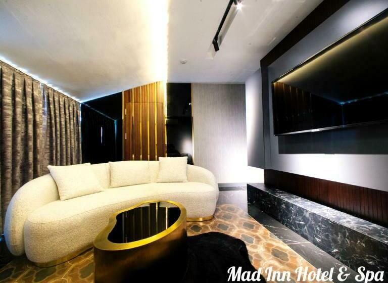سوییت خانوادگی, Mad Inn Hotel & Spa