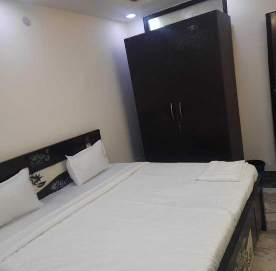 트리플 클래식 룸, Hotel O Rajvanshi Hotel & Resort