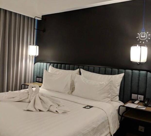 Quarto Triplo Clássico, Pop 80642h Friend Zone And Restaurant