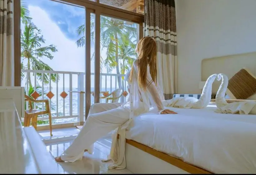 اتاق لوکس با بالکن و چشم‌انداز دریا, Heron Beach Hotel   The Best Maldivian Getaway In Dhiffushi,maldives