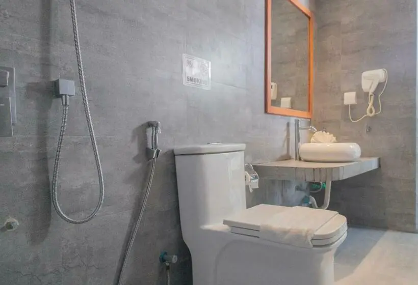 اتاق لوکس با بالکن و چشم‌انداز دریا, Heron Beach Hotel   The Best Maldivian Getaway In Dhiffushi,maldives