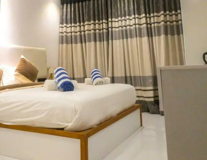 اتاق لوکس با بالکن و چشم‌انداز دریا, Heron Beach Hotel   The Best Maldivian Getaway In Dhiffushi,maldives