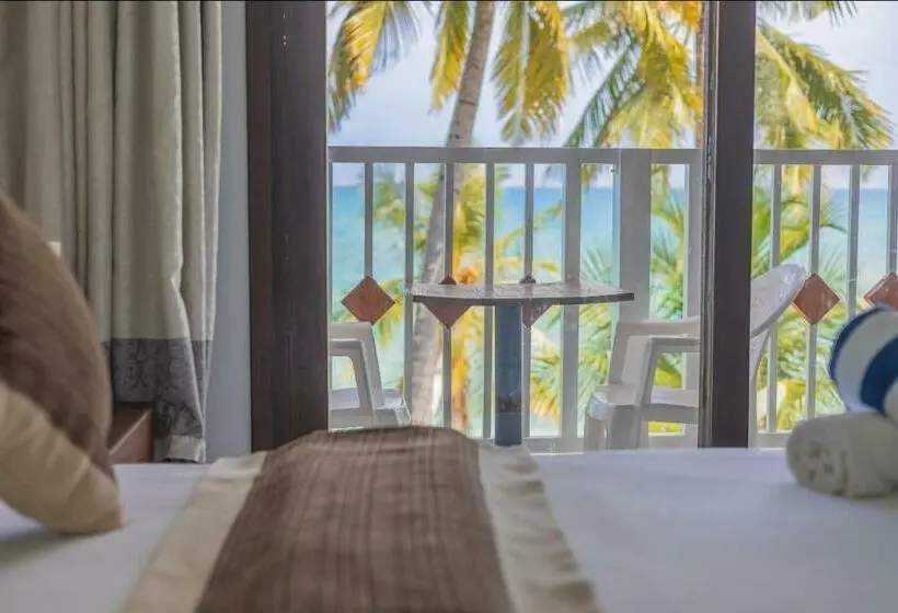 اتاق لوکس با بالکن و چشم‌انداز دریا, Heron Beach Hotel   The Best Maldivian Getaway In Dhiffushi,maldives