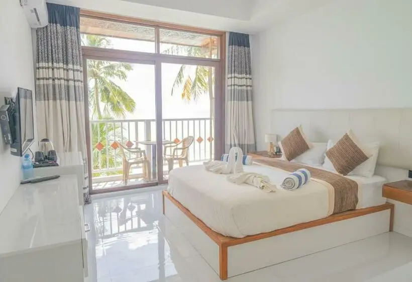 اتاق لوکس با بالکن و چشم‌انداز دریا, Heron Beach Hotel   The Best Maldivian Getaway In Dhiffushi,maldives