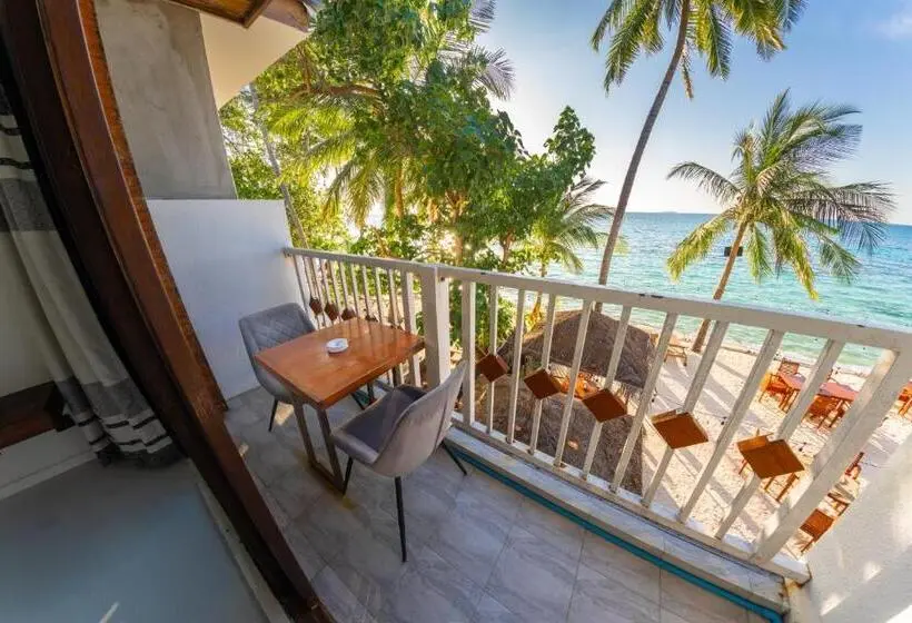 اتاق لوکس با بالکن و چشم‌انداز دریا, Heron Beach Hotel   The Best Maldivian Getaway In Dhiffushi,maldives