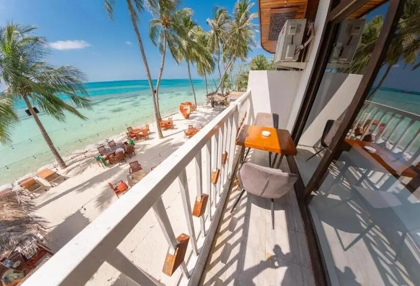 اتاق لوکس با بالکن و چشم‌انداز دریا, Heron Beach Hotel   The Best Maldivian Getaway In Dhiffushi,maldives