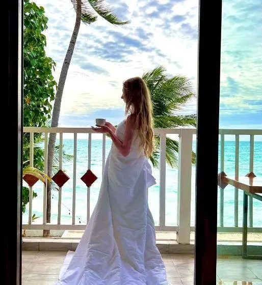 اتاق لوکس با بالکن و چشم‌انداز دریا, Heron Beach Hotel   The Best Maldivian Getaway In Dhiffushi,maldives