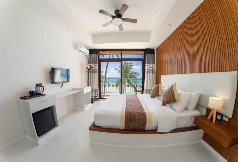 اتاق لوکس با بالکن و چشم‌انداز دریا, Heron Beach Hotel   The Best Maldivian Getaway In Dhiffushi,maldives