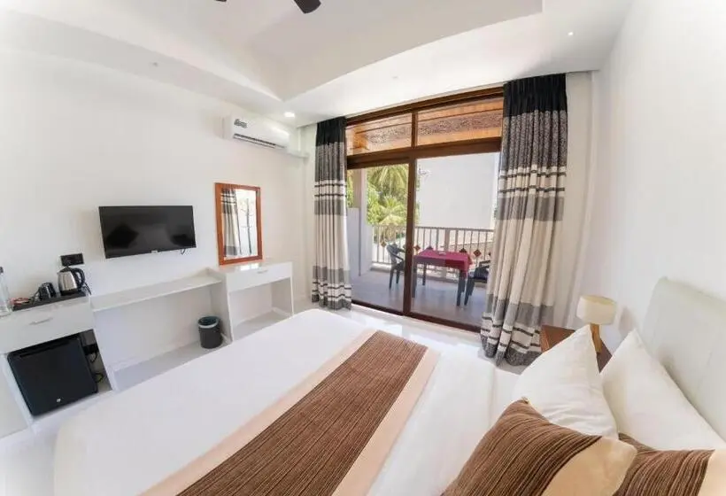 اتاق لوکس با بالکن, Heron Beach Hotel   The Best Maldivian Getaway In Dhiffushi,maldives