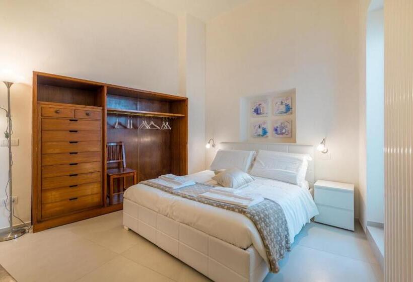 חדר דחוקס עם מיטת קינג, Your Houses 2