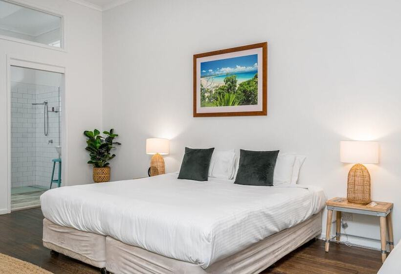 Quarto Deluxe, Cove Studios