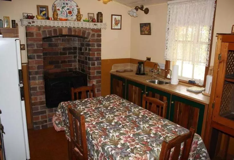 キャビン, Westbury Gingerbread Cottages