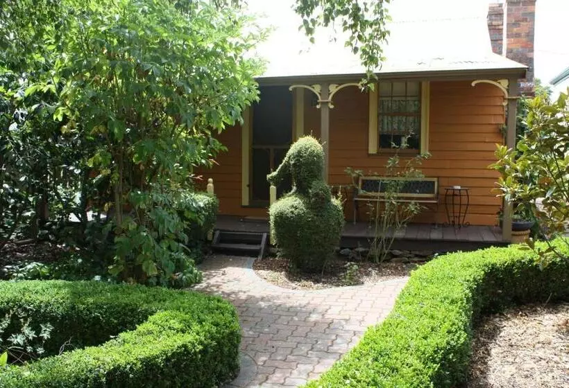 キャビン, Westbury Gingerbread Cottages