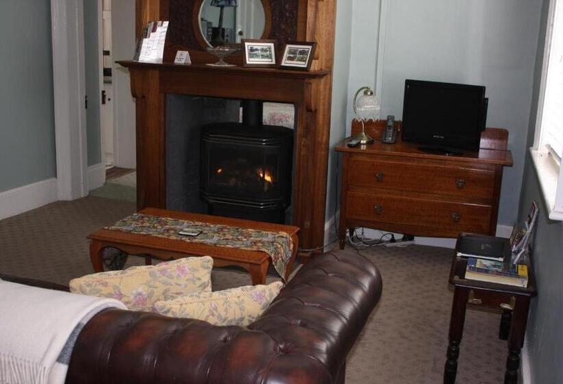 كابينة, Westbury Gingerbread Cottages