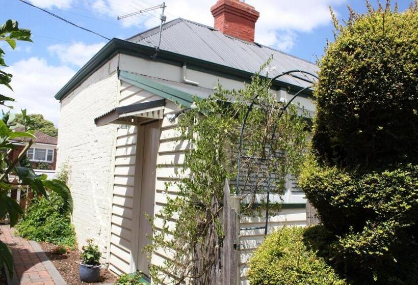 كابينة, Westbury Gingerbread Cottages