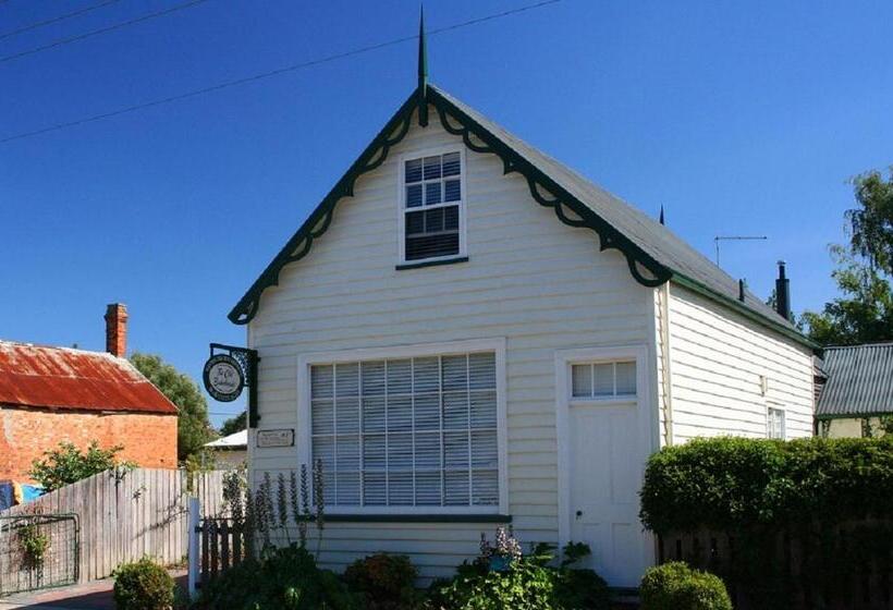منزل غرفة نوم واحدة, Westbury Gingerbread Cottages