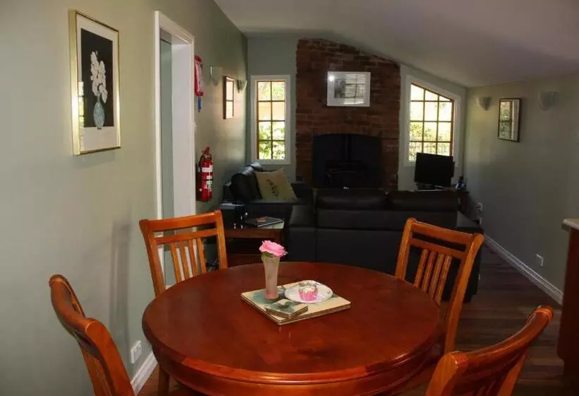 １ベッドルームハウス, Westbury Gingerbread Cottages