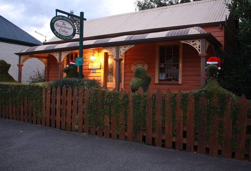 בית, חדר שינה 1, Westbury Gingerbread Cottages