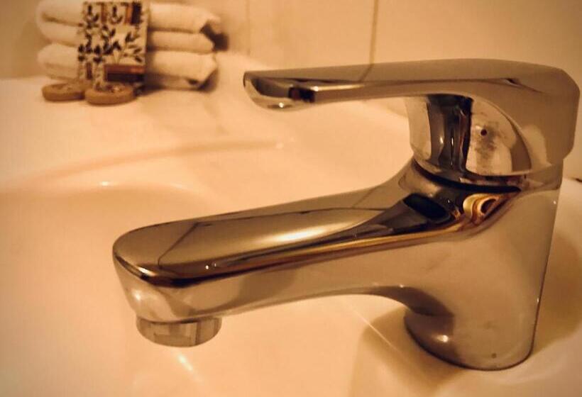 Семейный Номер Economy, Bounty Motel