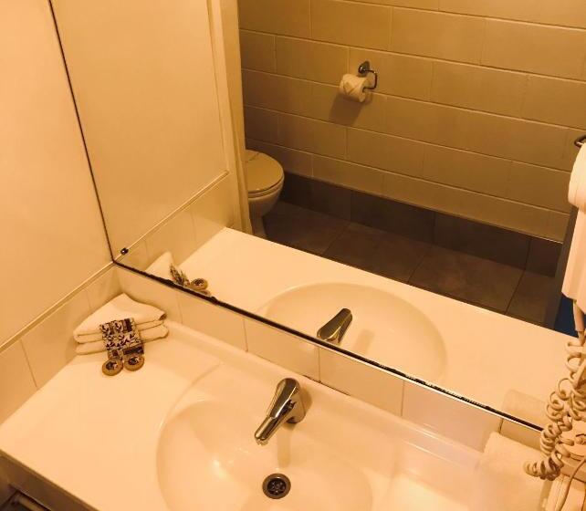 Семейный Номер Economy, Bounty Motel