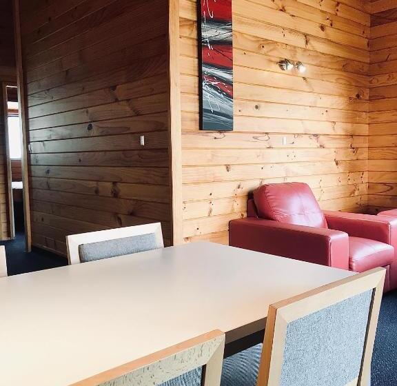 침실 2개 아파트, Bounty Motel
