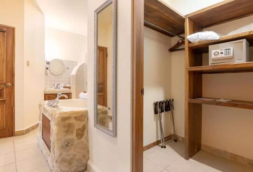 سوئیت مستر با چشم‌انداز دریا, Issimo Suites