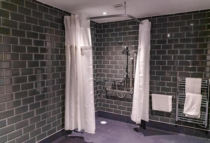 اتاق لوکس, Mytton And Mermaid   Brunning And Price