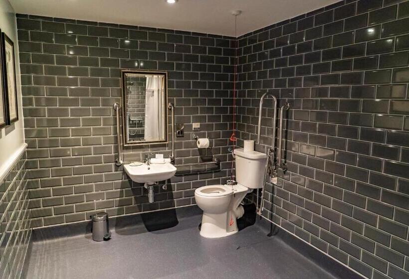 اتاق لوکس, Mytton And Mermaid   Brunning And Price