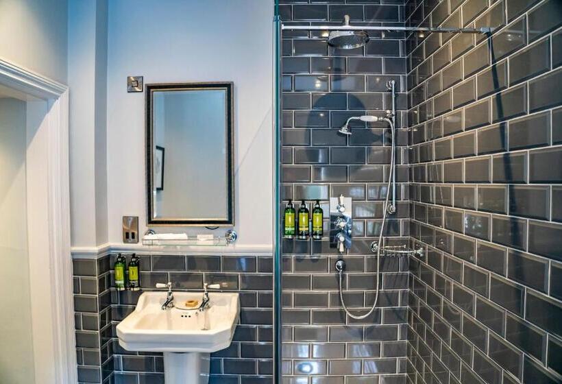 سوئیت جونیور خانوادگی, Mytton And Mermaid   Brunning And Price