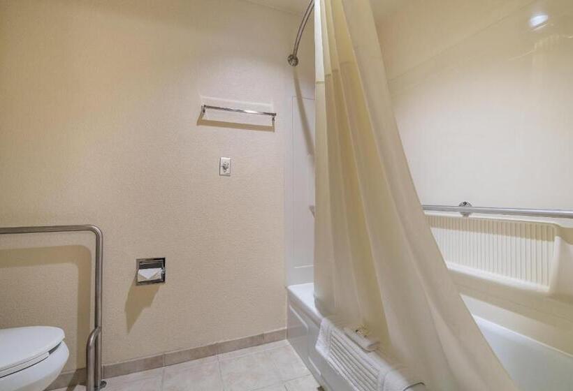 Номер Стандарт Кровать Кинг Адаптированный для Инвалидов, Quality Inn & Suites Silverdale Bangor Keyport