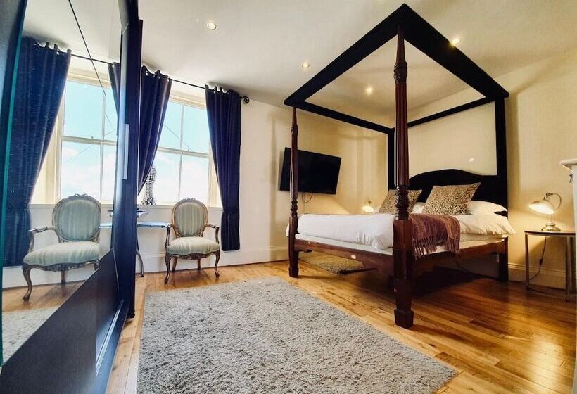 Номер Superior, The Old Lodge