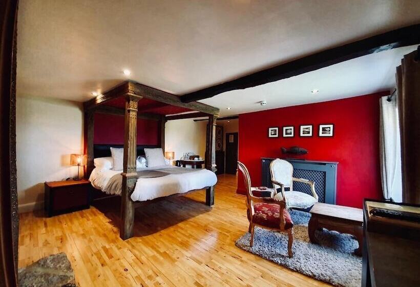 חדר סופריור, The Old Lodge