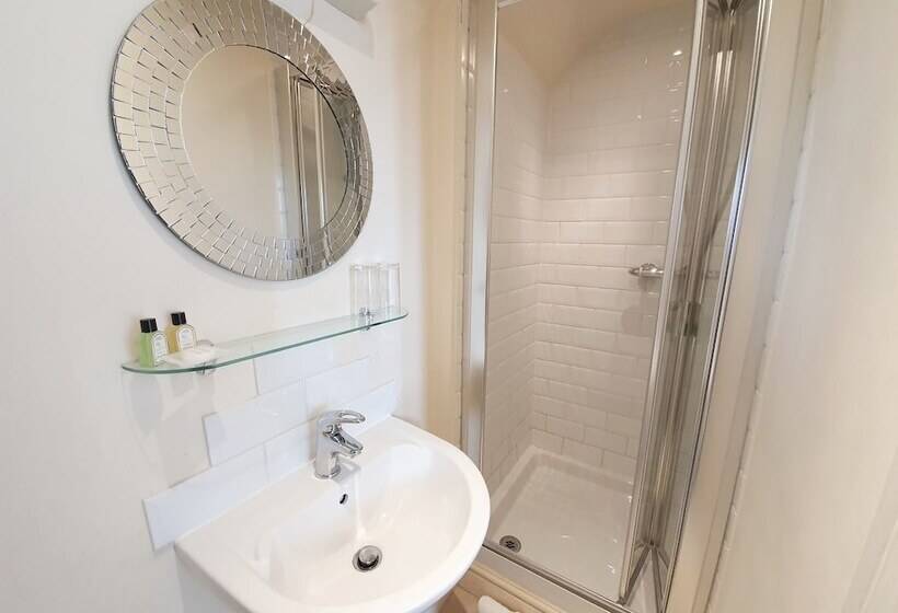 חדר סטנדרט, The Old Lodge