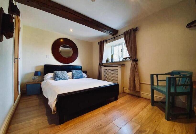 Номер Стандарт, The Old Lodge