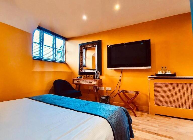 Номер Стандарт, The Old Lodge