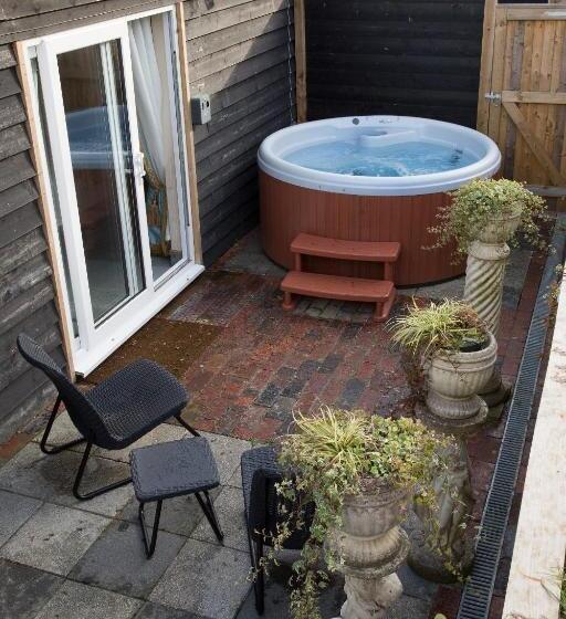 수피리어 스위트, Who D A Thought It