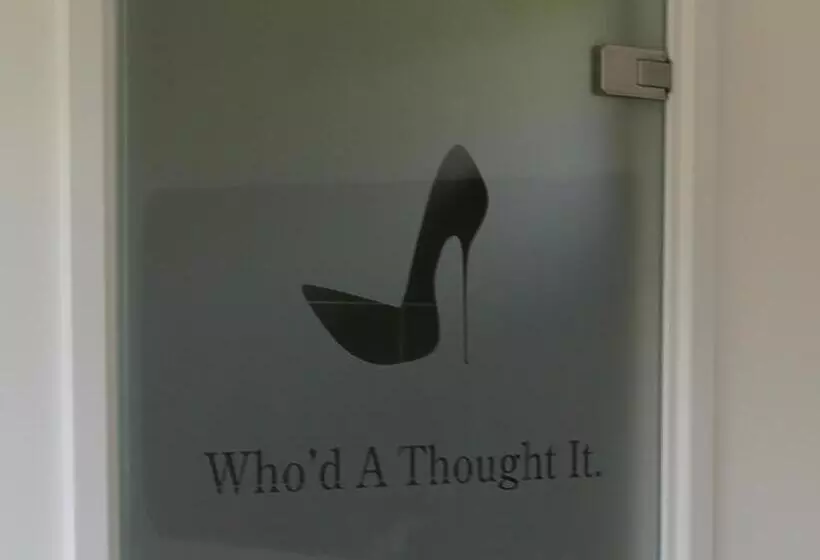 クラシックルーム, Who D A Thought It