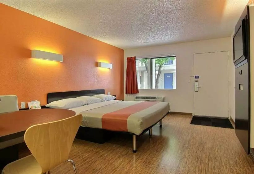 キングサイズベッドのスタンダードルーム, Motel 6albuquerque, Nm  Coors Road